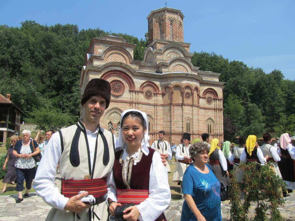 Bogdan i Silvija igraju u Centru za tradicionalne igre u Novom Sadu. Ona je iz Kine i 