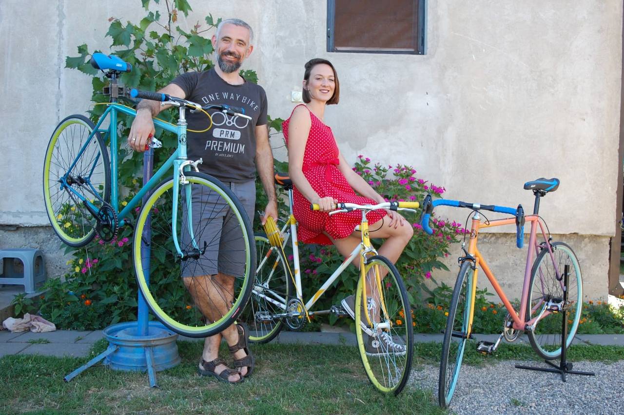 podzemna željeznica kriza industrija  U dvorištu u Loznici Tamara i Miloš od starih bicikala prave nove, a taj  poduhvat proglašen je za najbolju zelenu ideju - Priče sa dušom